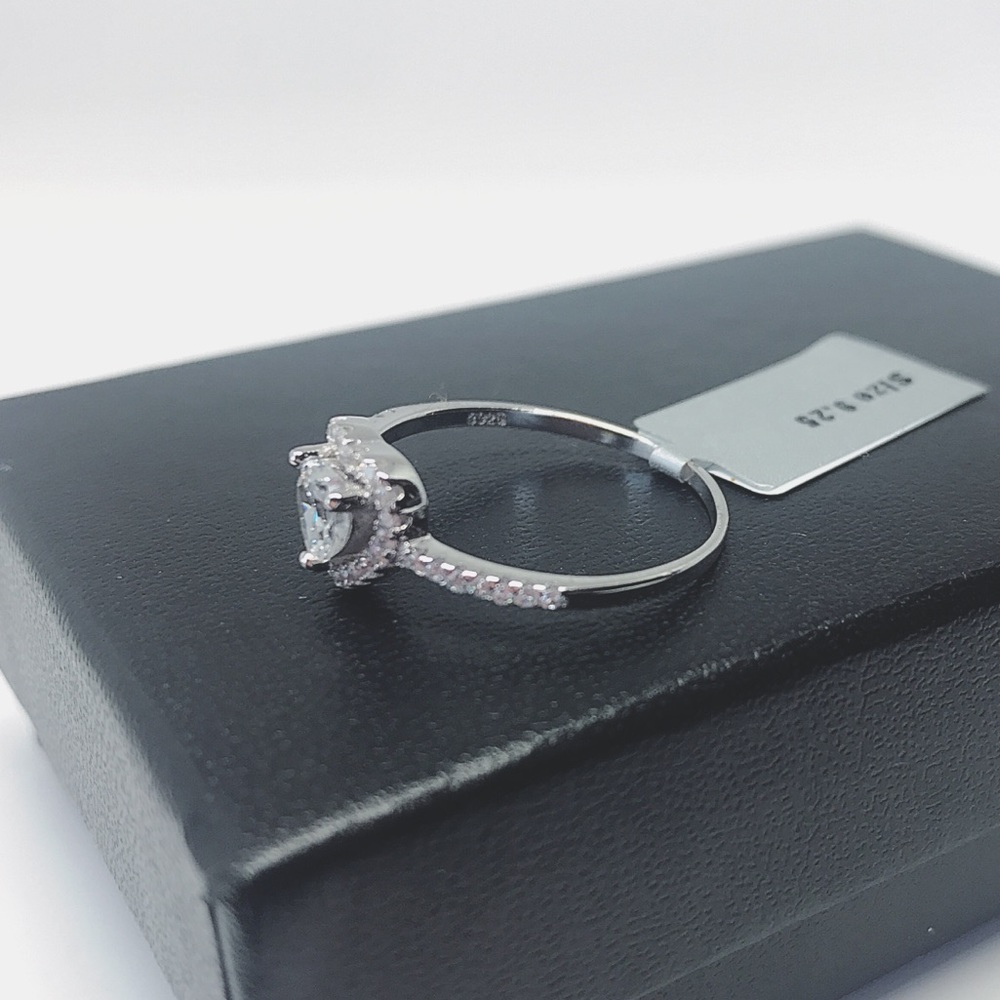 925 Sterling Silver Cubic Zirconia Ring - Picture 5 of 8
